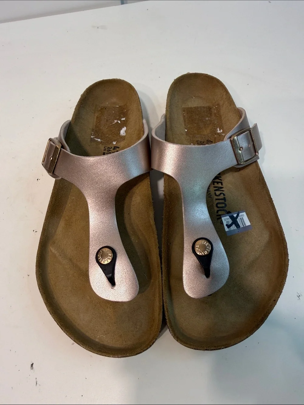 Like new Birkenstock Metallic Rose Gold Thong Sandals women’s 10